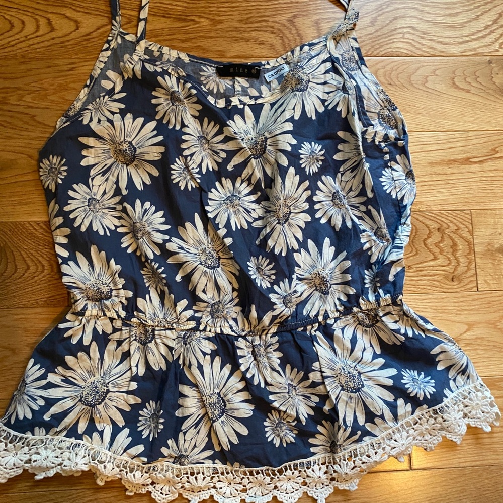 2/$20 💫 🌼Daisy tank top 🌼